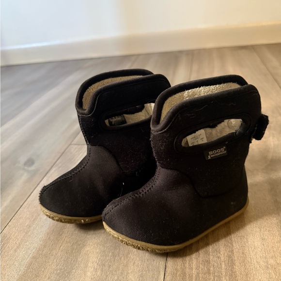 BOGS Kids Black Cozy Boots - Picture 1 of 3